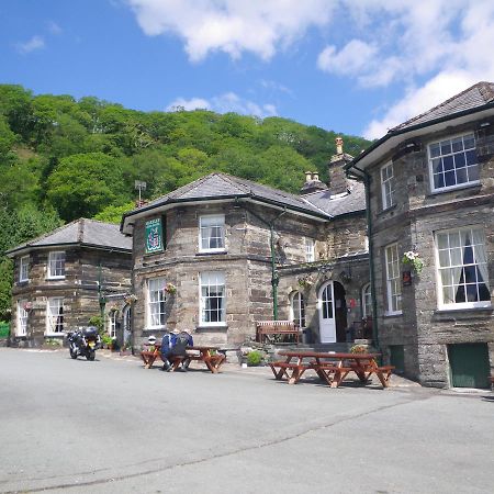 מלון Maentwrog The Oakeley Arms מראה חיצוני תמונה