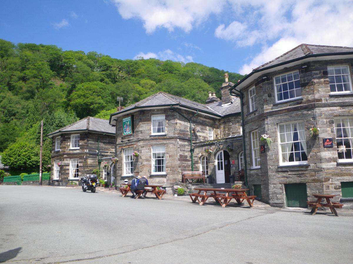 מלון Maentwrog The Oakeley Arms מראה חיצוני תמונה