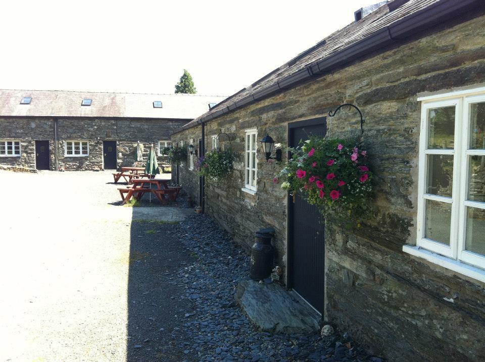 מלון Maentwrog The Oakeley Arms מראה חיצוני תמונה